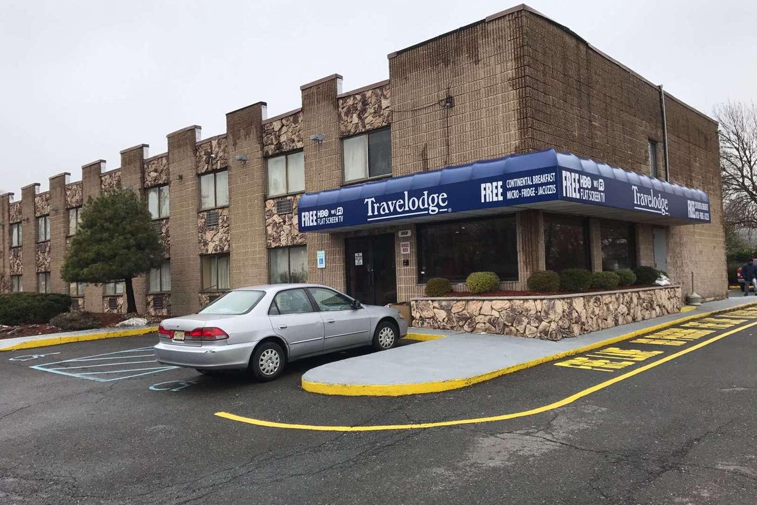 Travelodge By Wyndham Avenel Woodbridge Экстерьер фото